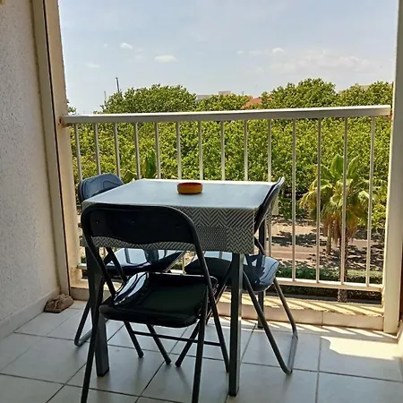 Cosy Cocoon With Balcony Close To The Sea アパート アグド